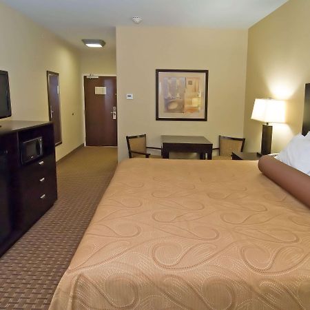 Best Western Bastrop Pines Inn Стая снимка