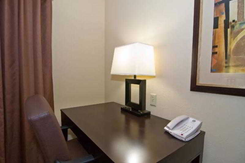 Best Western Bastrop Pines Inn Екстериор снимка
