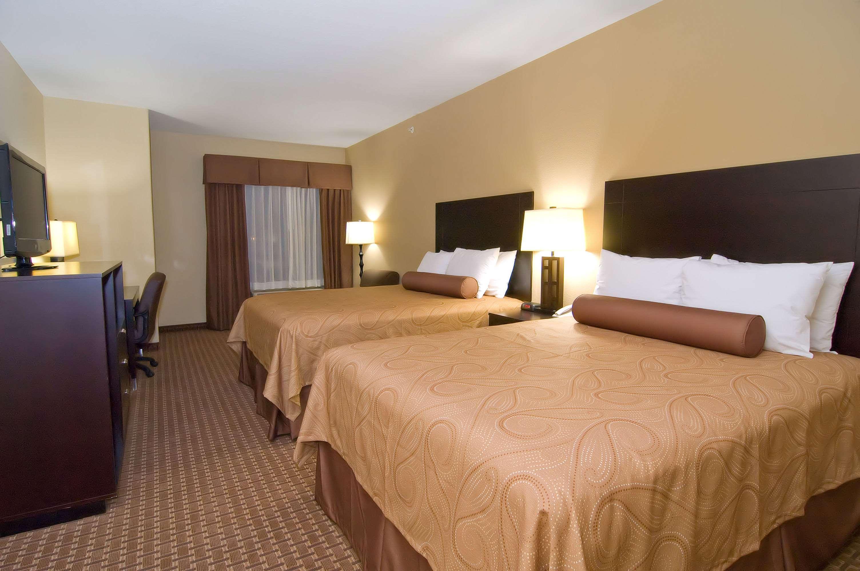 Best Western Bastrop Pines Inn Стая снимка