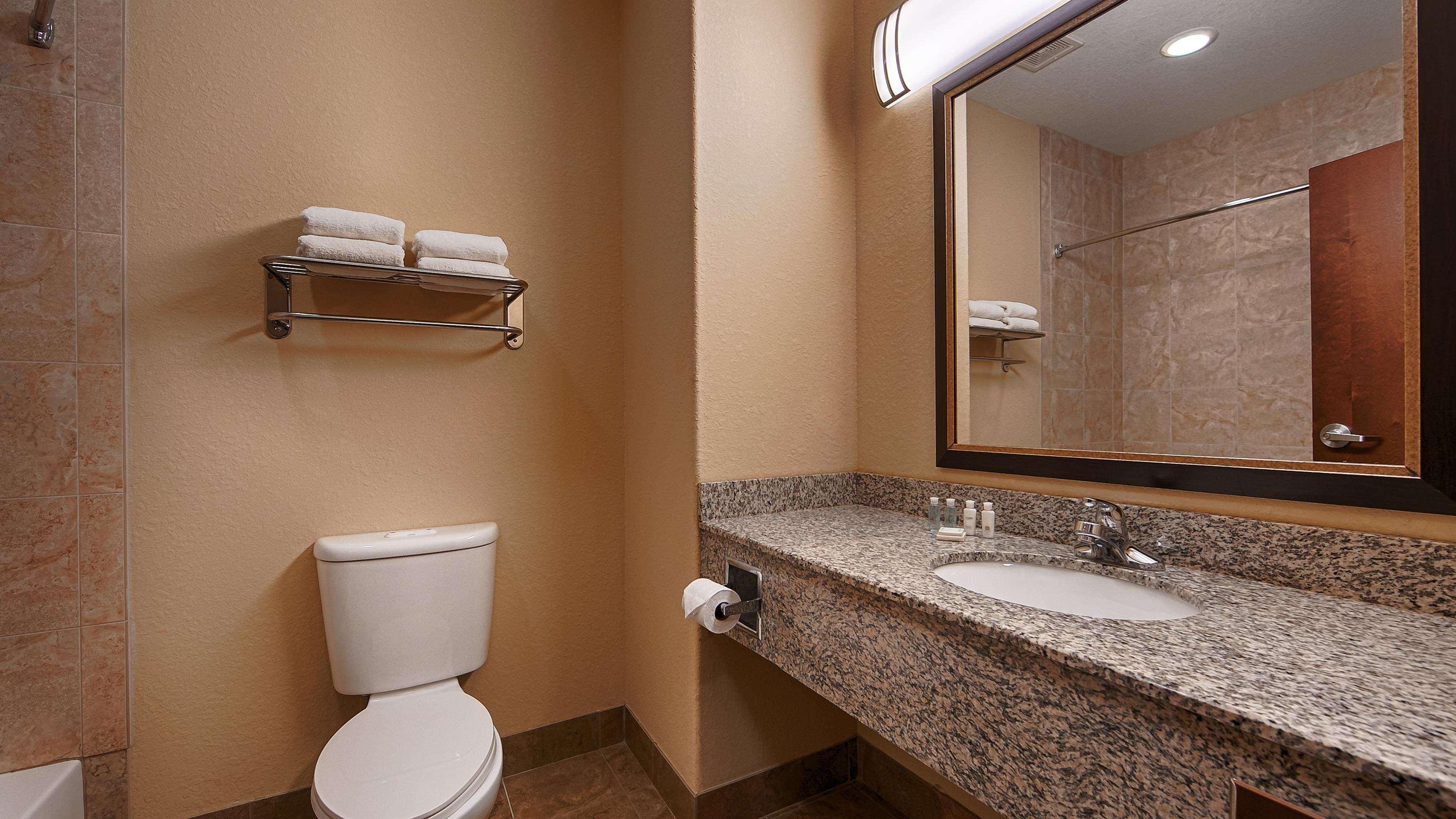 Best Western Bastrop Pines Inn Екстериор снимка