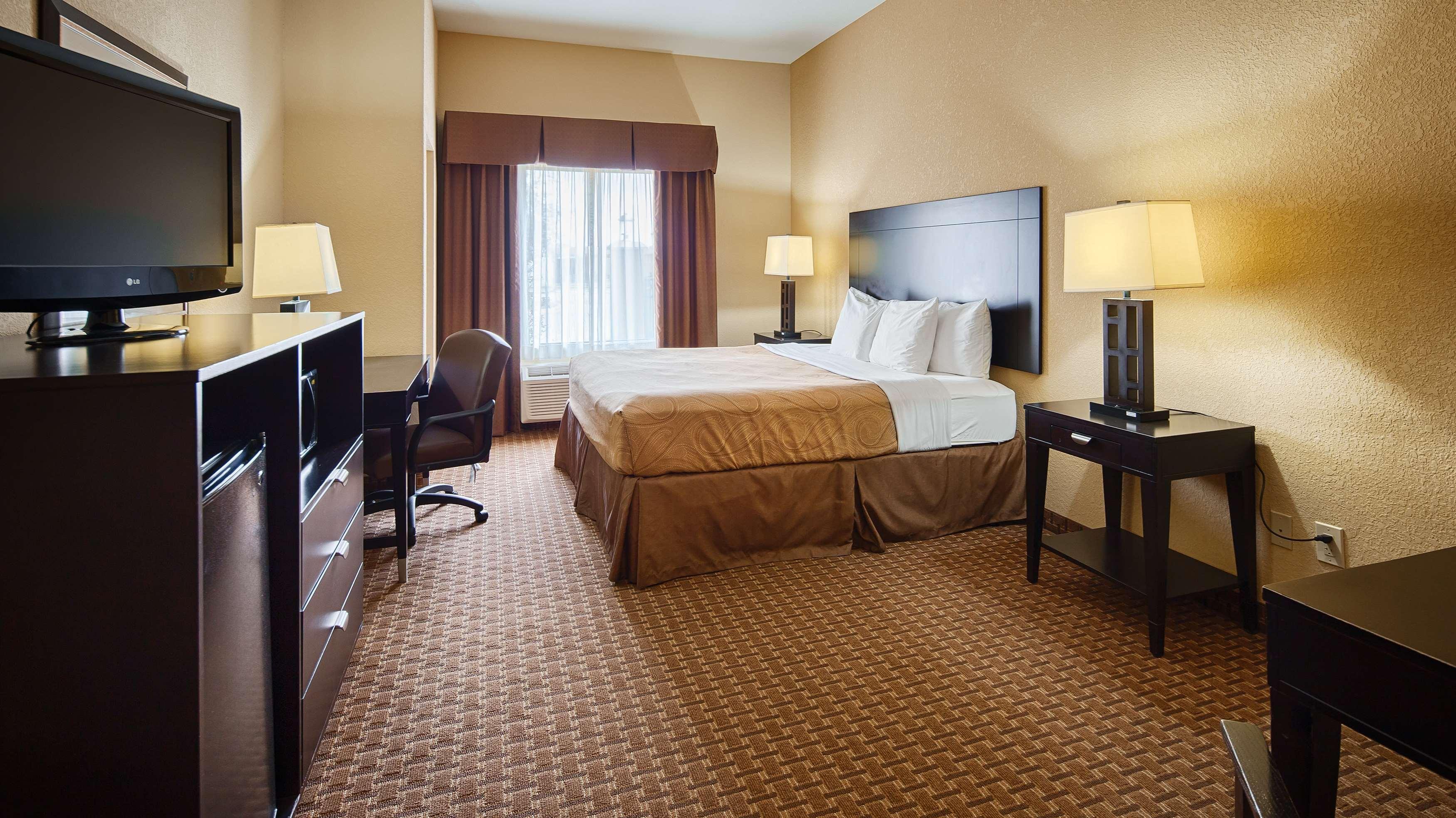 Best Western Bastrop Pines Inn Екстериор снимка
