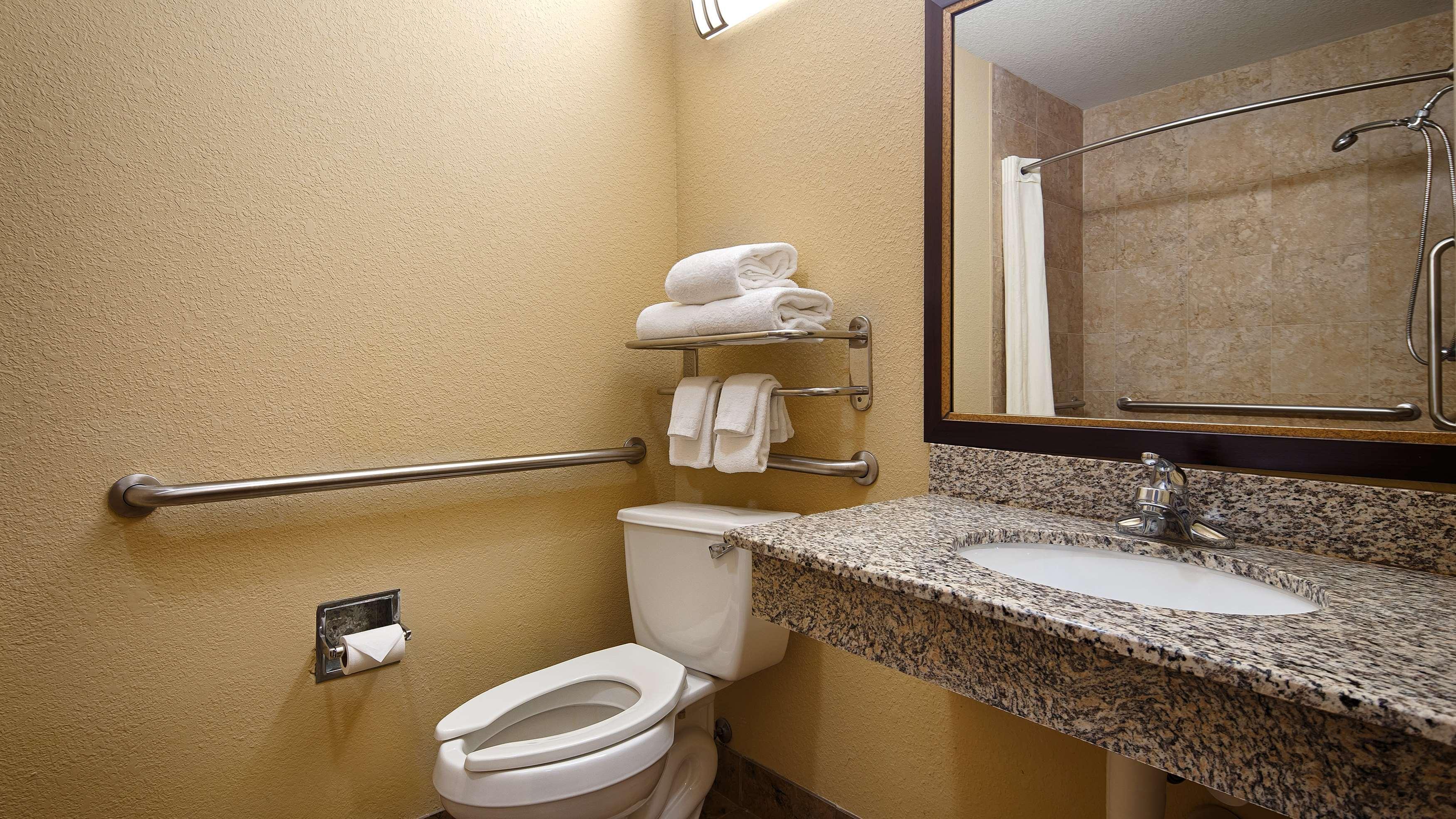 Best Western Bastrop Pines Inn Екстериор снимка