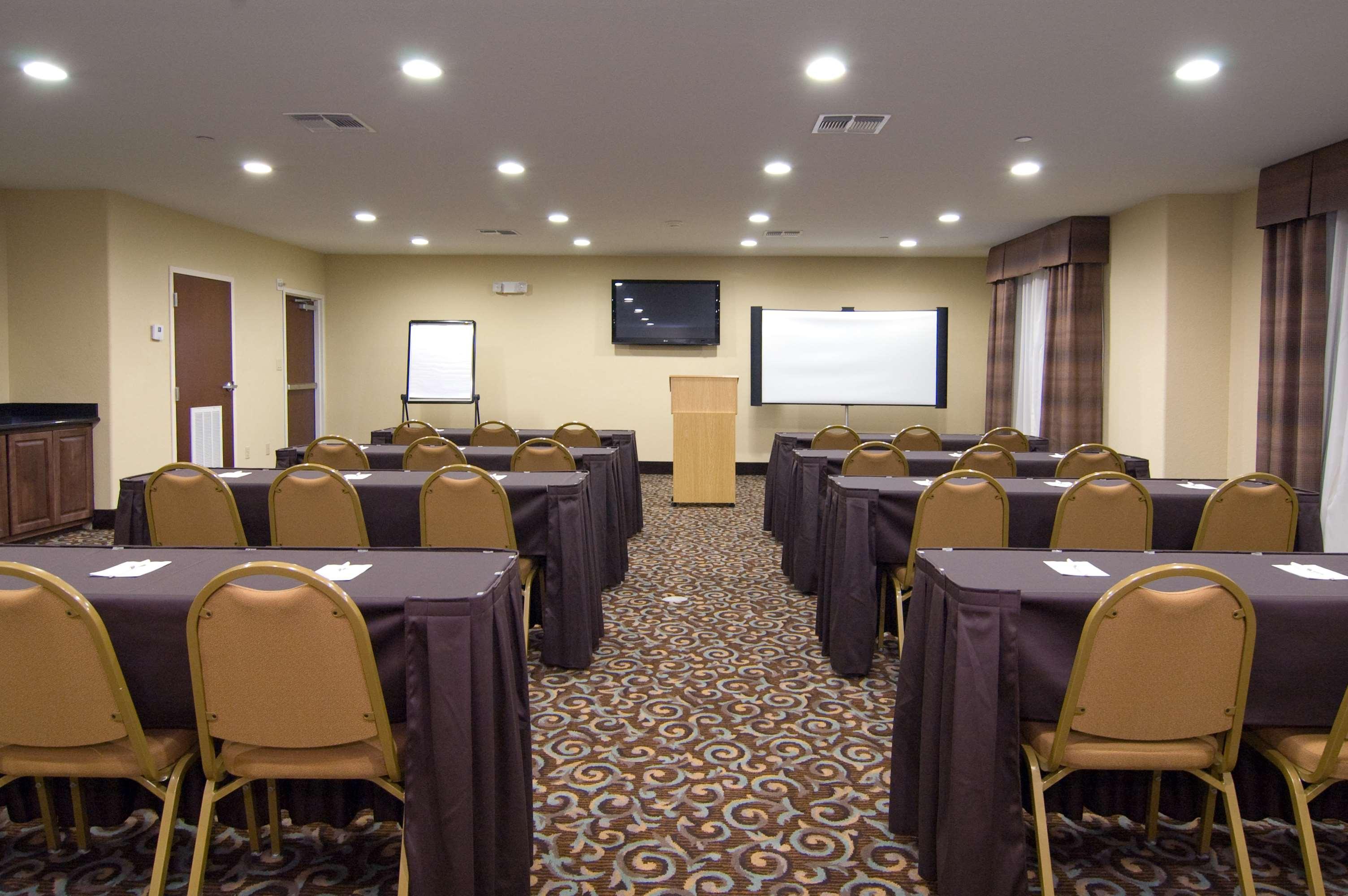 Best Western Bastrop Pines Inn Съоръжения снимка