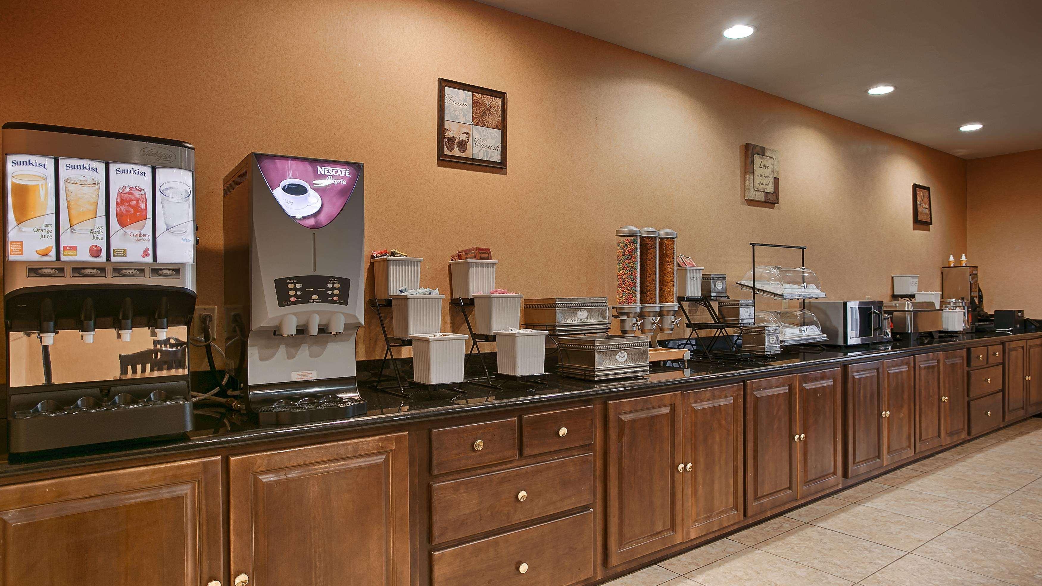Best Western Bastrop Pines Inn Екстериор снимка