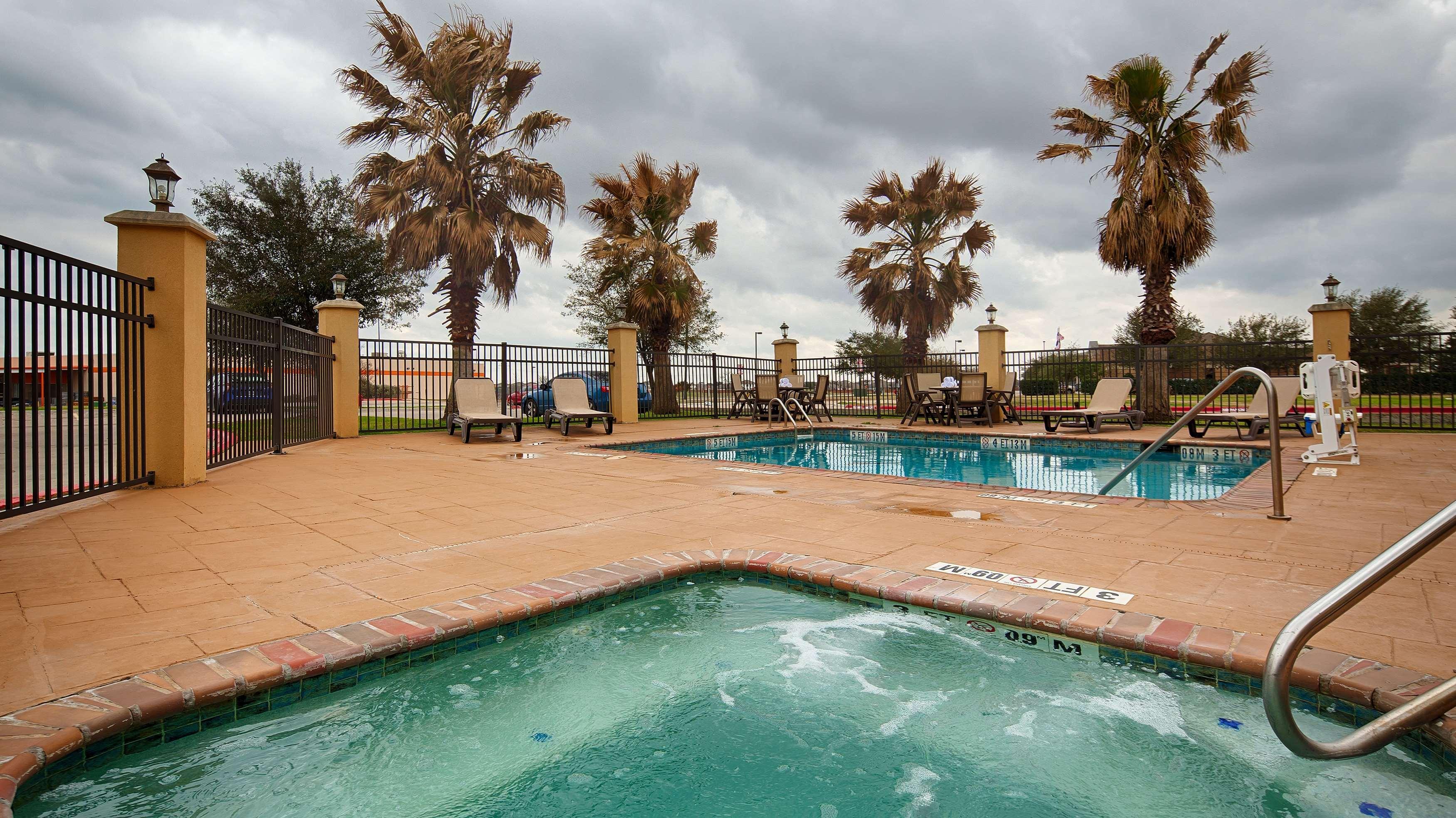Best Western Bastrop Pines Inn Екстериор снимка