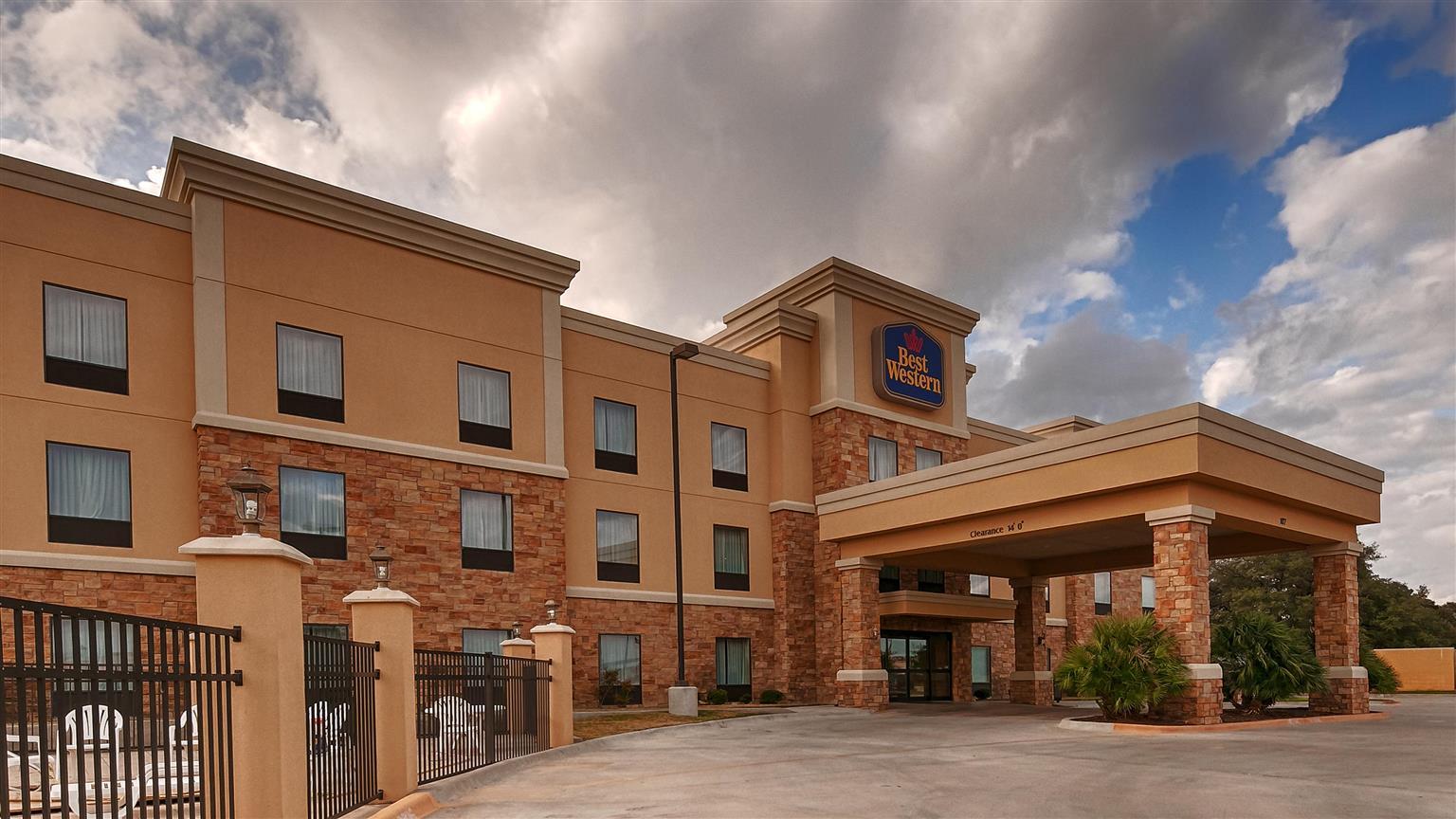 Best Western Bastrop Pines Inn Екстериор снимка