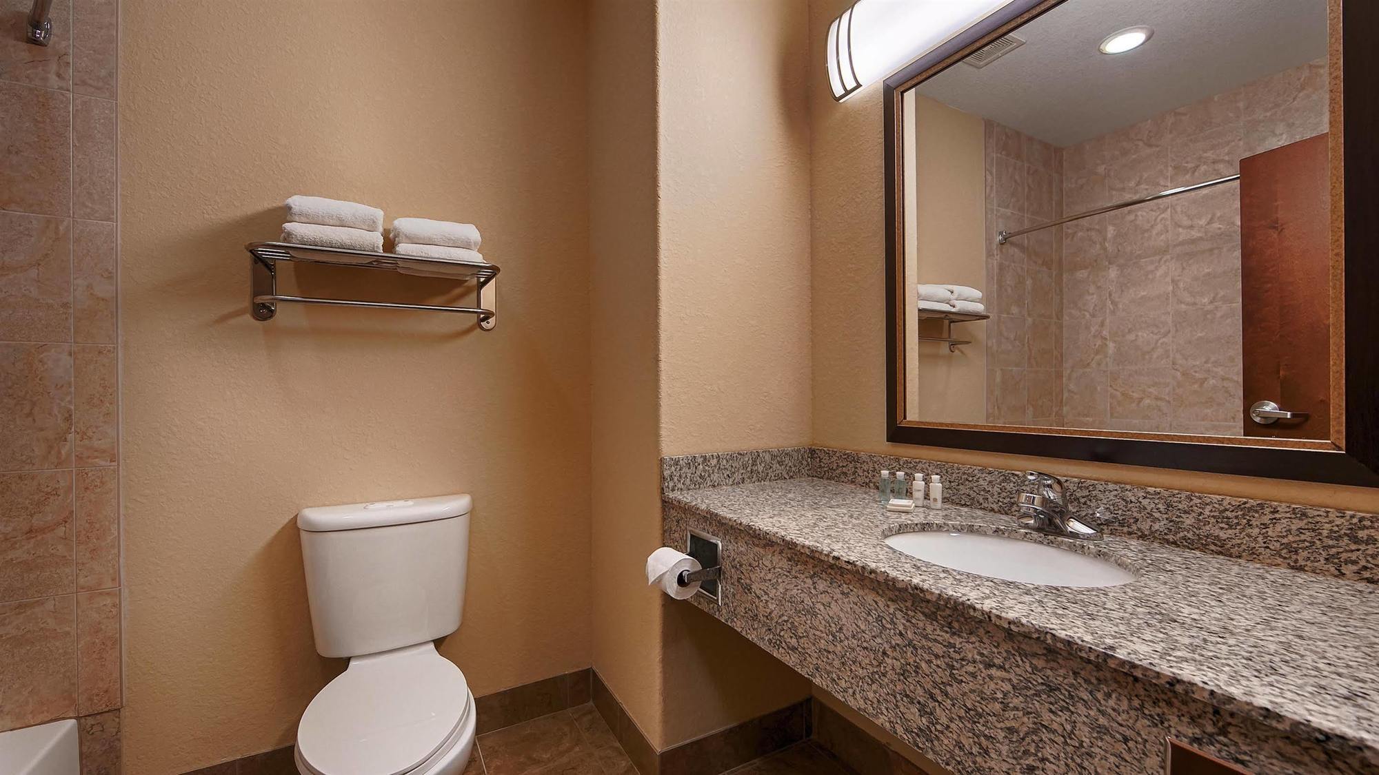 Best Western Bastrop Pines Inn Екстериор снимка
